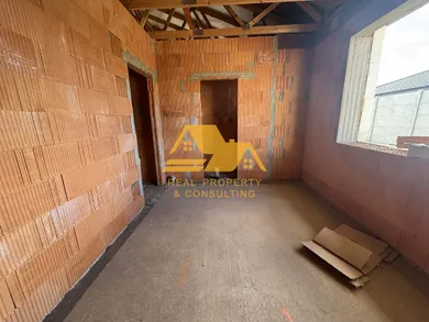 Na predaj 5-izbový dom, 136 m², Nové Zámky