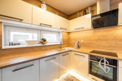 Na predaj dom, 116 m², Banská Bystrica, Námestie Štefana Moyzesa
