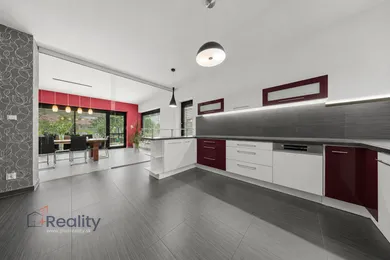 Na predaj 6-izbový dom, 470 m², Komárno, Levanduľová