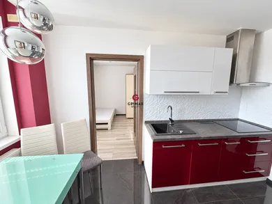 Na predaj 4-izbový byt, 80 m², Michalovce, Zakarpatská