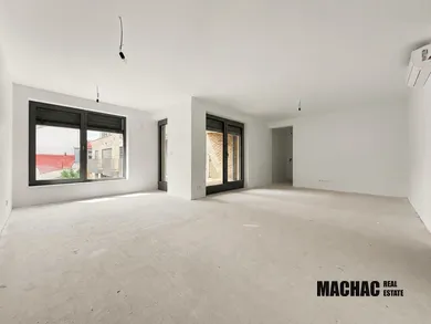 Na predaj 4-izbový byt, 124 m², Trnava, Hviezdoslavova