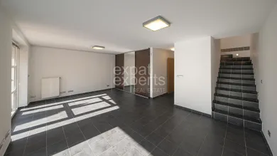 Na prenájom dom, 250 m², Bratislava-Nové Mesto