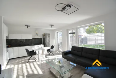 Byty na predaj 3-izbový, Rovinka · €294 380
