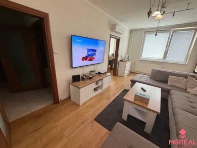Na predaj 3-izbový byt, 82 m², Topoľčany, Krušovská