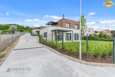 Na predaj 4-izbový dom, 169 m², Bratislava-Rača, Pri kolíske