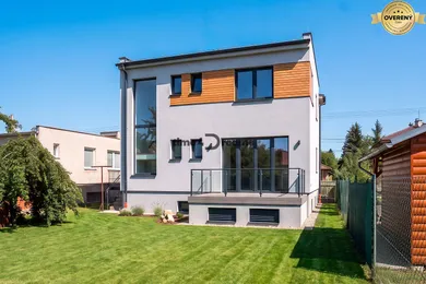 Na predaj 5-izbový dom, 240 m², Ivanka pri Nitre, beňadikova