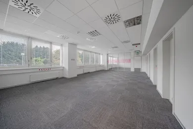 Komerčné priestory na prenájom, Bratislava-Ružinov · €4 740