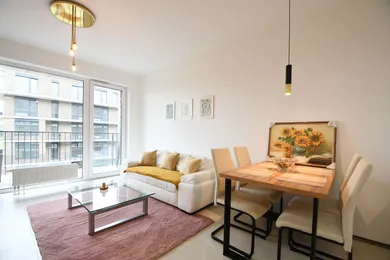 Na prenájom 2-izbový byt, 57 m², Bratislava-Petržalka, Fialová