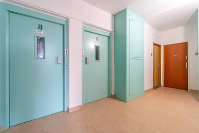 Na predaj 1-izbový byt, 28 m², Bratislava-Petržalka, Lachova