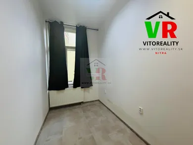 Na prenájom komerčné, 40 m², Nitra, Štefánikova trieda