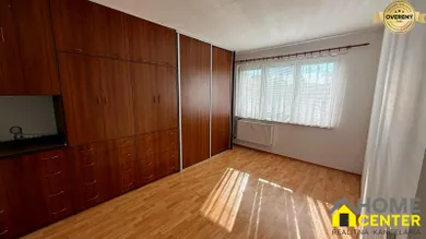 Na predaj 3-izbový byt, 75 m², Komárno