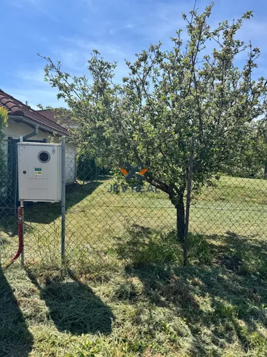 Na predaj pozemok, 104 m², Lužianky