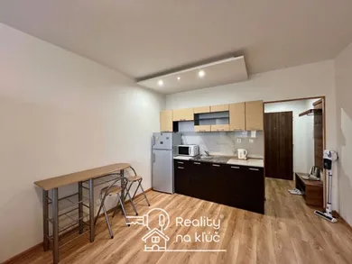 Na prenájom 1-izbový byt, 25 m², Nové Zámky, Nábrežná
