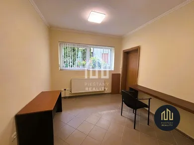 Na prenájom objekt, 49 m², Piešťany, Nitrianska