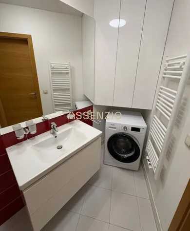 Na prenájom 3-izbový byt, 93 m², Bratislava-Staré Mesto, Landererova