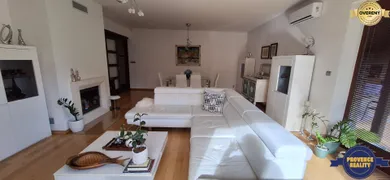 Na predaj 4-izbový dom, 164 m², Komárno