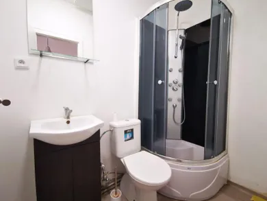Na prenájom 1-izbový byt, 40 m², Bratislava-Nové Mesto, Odbojárov