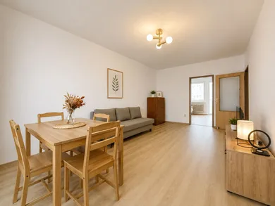 Na prenájom 3-izbový byt, 77 m², Bratislava-Petržalka, Lachova