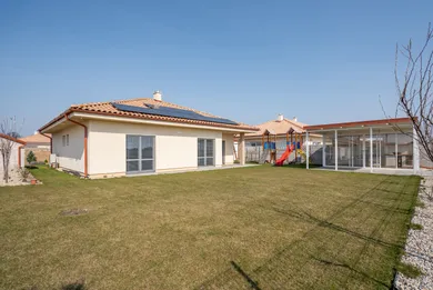 Дома на продажу, 4-комнатные, Rovinka · €599 000