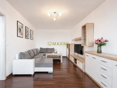 Mieszkania na wynajem, 3-pokojowe, Trnava · €690