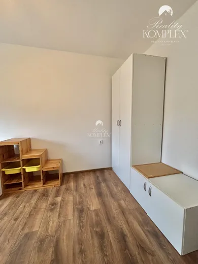 Na prenájom 3-izbový byt, 93 m², Komárno, Damjanichová