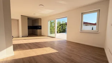 Na predaj 5-izbový dom, 60 m², Kvetoslavov, Senecká