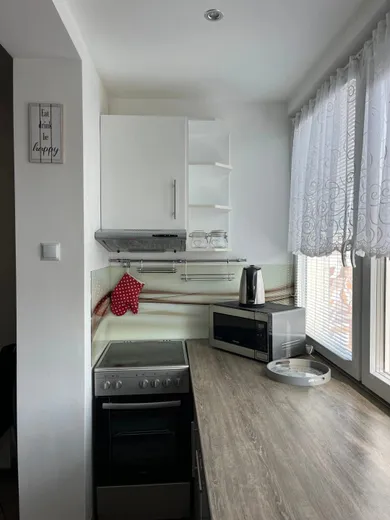 Na prenájom 1-izbový byt, 49 m², Bratislava-Petržalka, Rovniankova