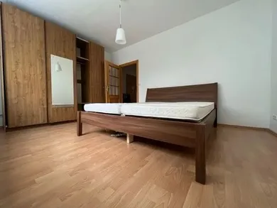 Na prenájom 2-izbový byt, 78 m², Bratislava-Nové Mesto, Stromová