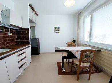 Na prenájom 1-izbový byt, 38 m², Banská Bystrica, Šalgotarjanská