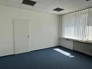 Na prenájom komerčné, 18 m², Bratislava-Staré Mesto, Námestie SNP