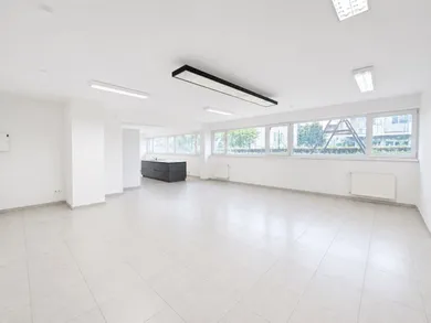 Lokale komercyjne na sprzedaż, Bratislava-Ružinov · €249 000
