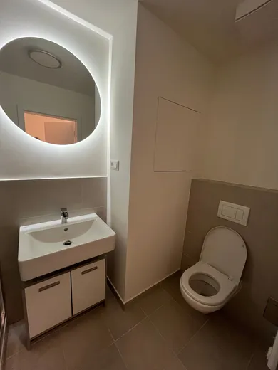 Na prenájom 1-izbový byt, 24 m², Bratislava-Petržalka, Labutia