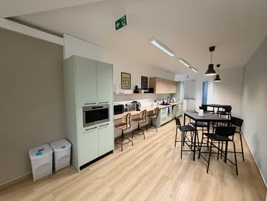 Na prenájom objekt, 214 m², Bratislava-Ružinov, Plynárenská