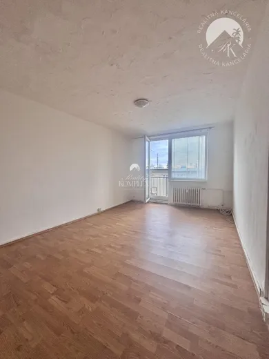 Na predaj 3-izbový byt, 83 m², Komárno, Damjanichová