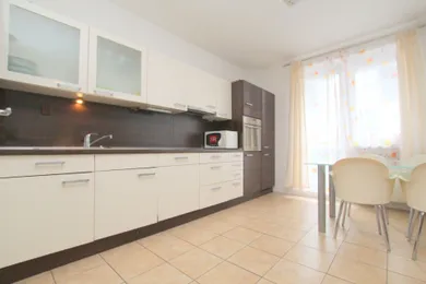 Na prenájom 4-izbový byt, 110 m², Bratislava-Petržalka