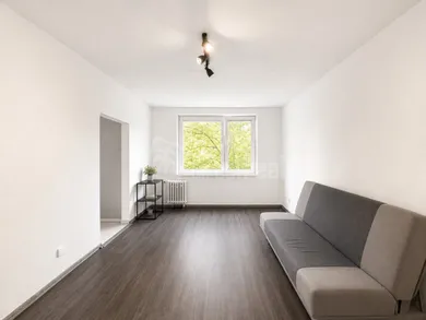 Na prenájom 2-izbový byt, 67 m², Šaľa, Bottova