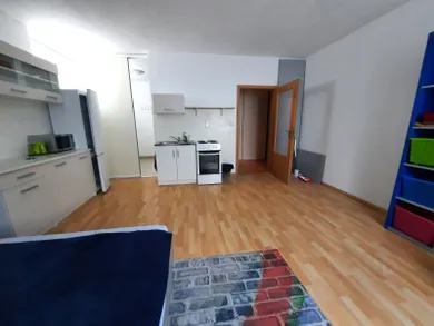 Na predaj 1-izbový byt, 36 m², Bratislava-Karlova Ves, Jána Stanislava