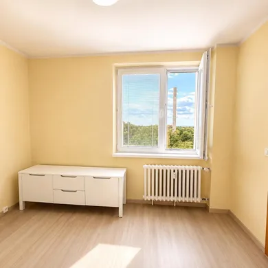 Na predaj 3-izbový byt, 70 m², Hlohovec, Podzámska