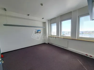 Na prenájom komerčné, 30 m², Bratislava-Nové Mesto, Vajnorská