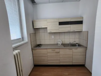 Na predaj objekt, 800 m², Smolenice, Továrenská