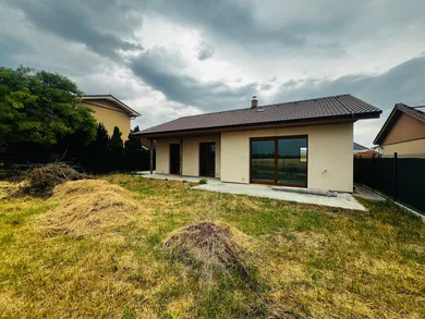 Domy na sprzedaż, 4-pokojowe, Kvetoslavov · €329 900