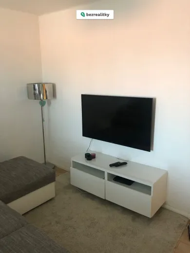 Na prenájom 2-izbový byt, 33 m², Bratislava-Nové Mesto