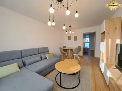 Na prenájom 2-izbový byt, 52 m², Poprad, Štúrova