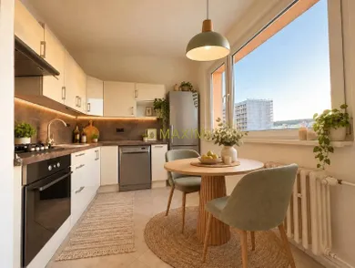 Na predaj 4-izbový byt, 75 m², Bratislava-Dúbravka, Nejedlého