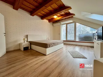 Byty na prenájom 4-izbový, Bratislava-Staré Mesto · €1 800