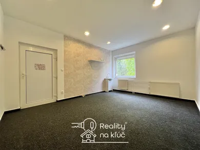 Lokale komercyjne na wynajem, Nové Zámky · €300