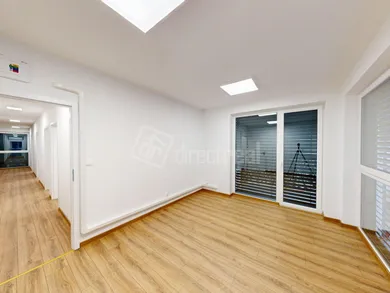 Na prenájom komerčné, 105 m², Dunajská Streda, Bačáková