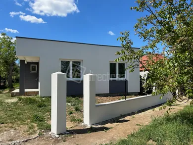 Na predaj dom, 128 m², Hurbanovo, 9 min. autom od Hurbanova