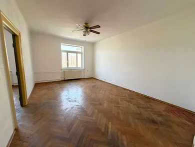 Na predaj 2-izbový byt, 70 m², Bratislava-Staré Mesto, Legionárska