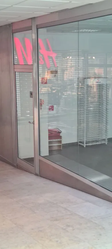 Na prenájom komerčné, 23 m², Bratislava-Staré Mesto, Obchodná
